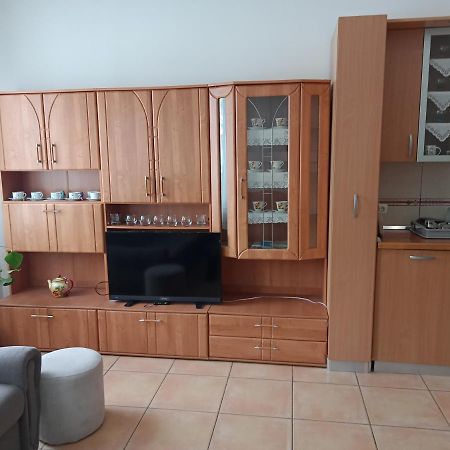 Apartman Mara Ловран Екстериор снимка