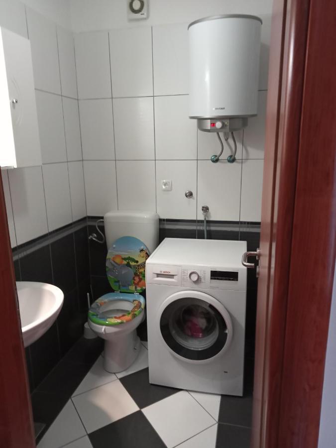 Apartman Mara Ловран Екстериор снимка